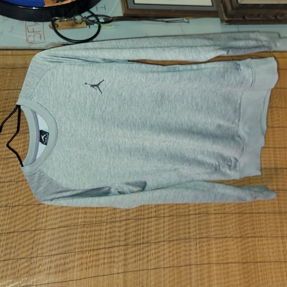 Jordan. Pullover with two front hoodie-style pockets. Size Large.